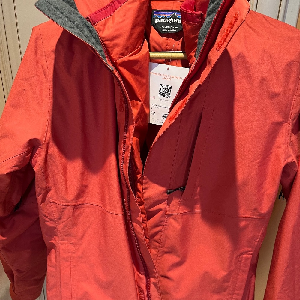 Patagonia 3 in 1 women’s large hooded jacketNew with tags